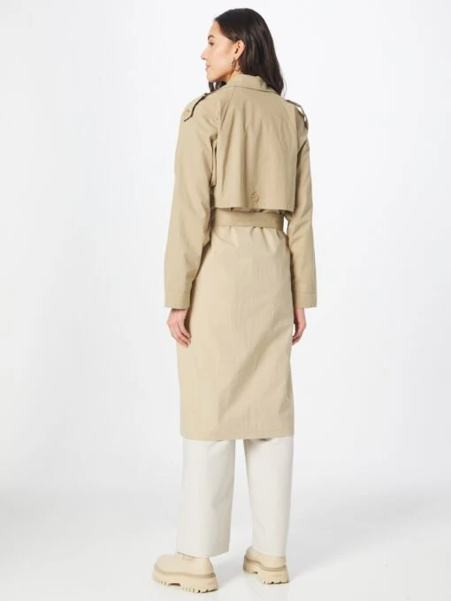 MOSS COPENHAGEN Trenchcoats Tussenmantel Palome Dames Beige -Kledingwinkel 4684f816ca99c0b261ca9dc65d2d37b1 scaled