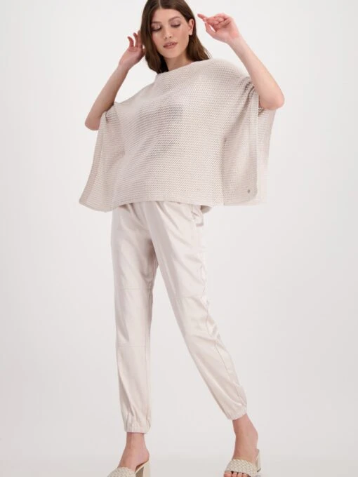 Monari Ponchos & Kimonos Cape Dames Ecru -Kledingwinkel a4ab144fbda06efe2606c63734382745 scaled