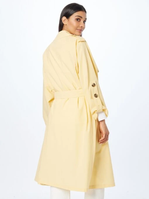 3.1 Phillip Lim Trenchcoats Tussenmantel Dames Lichtgeel -Kledingwinkel dcefb58f345a1b388e739937bf146990 scaled